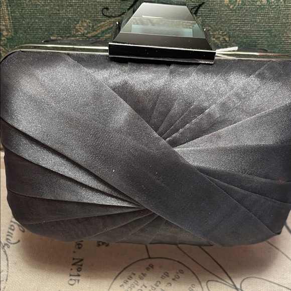 Sondra Roberts Elegant Black Satin Evening Clutch /with silver chain - Picture 2 of 11